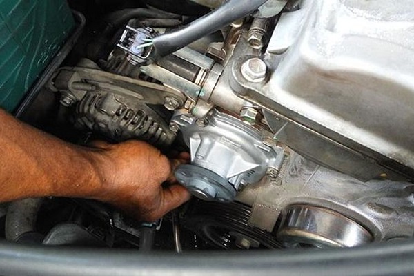 Ketahui Ciri-Ciri dan Cara Deteksi Water Pump Radiator Yang Rusak Di Motor